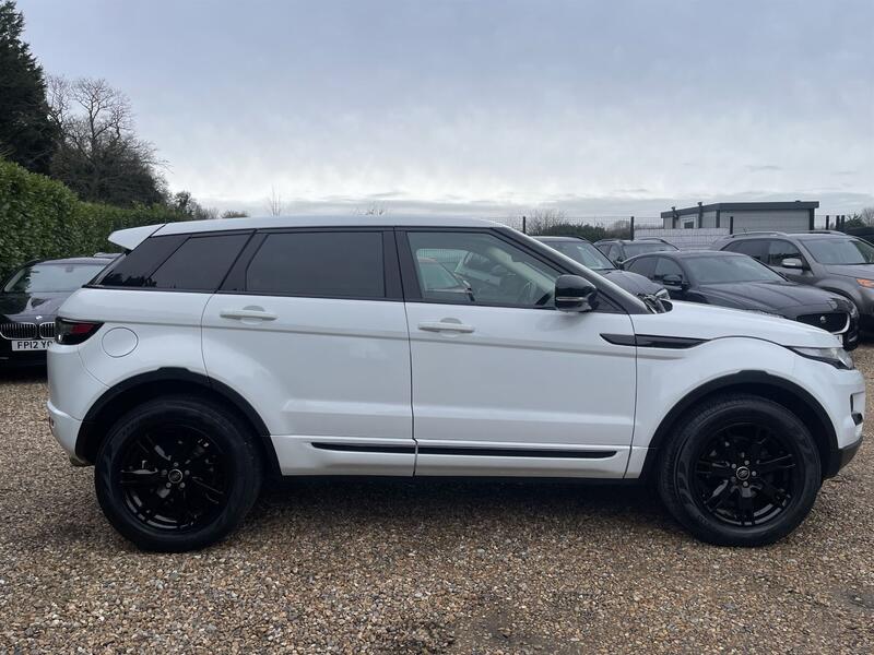 View LAND ROVER RANGE ROVER EVOQUE 2.2 SD4 Pure 