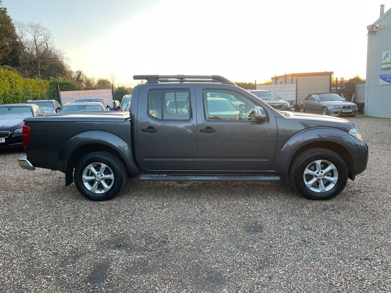 View NISSAN NAVARA 2.5 dCi Tekna 