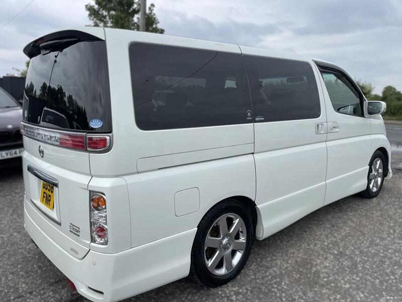 View NISSAN ELGRAND HIGHWAY STAR URBAN SELECTION 3.5 AUTOMATIC 8 SEATER 4X4