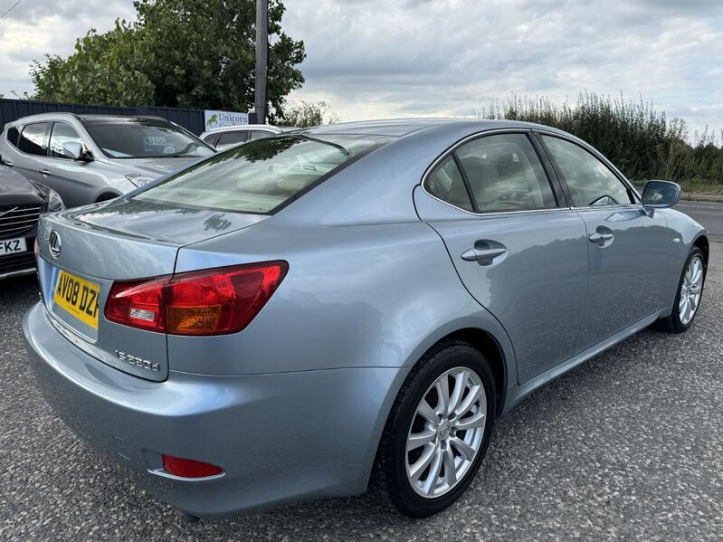 View LEXUS IS 2.2 220TD SE