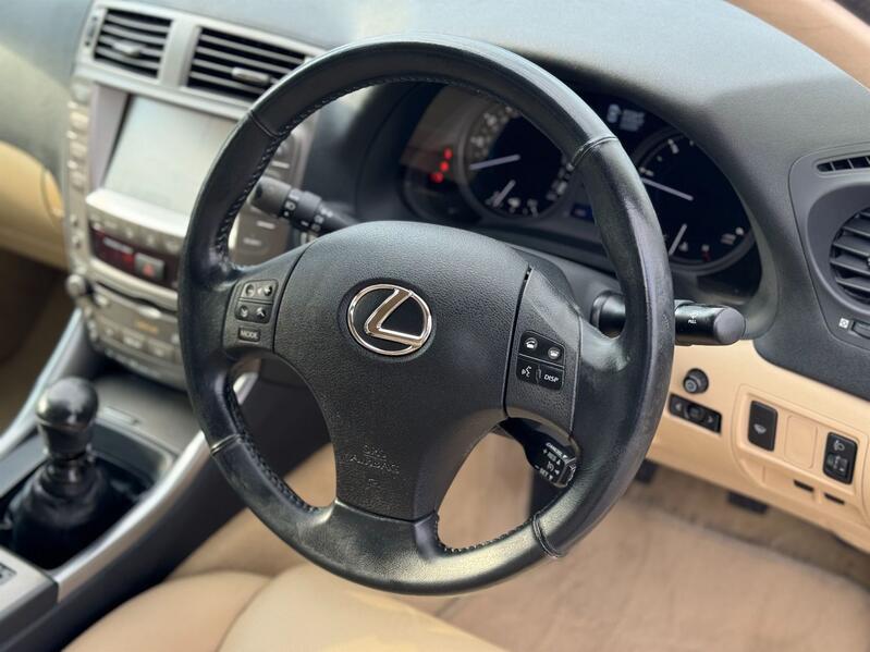 LEXUS IS