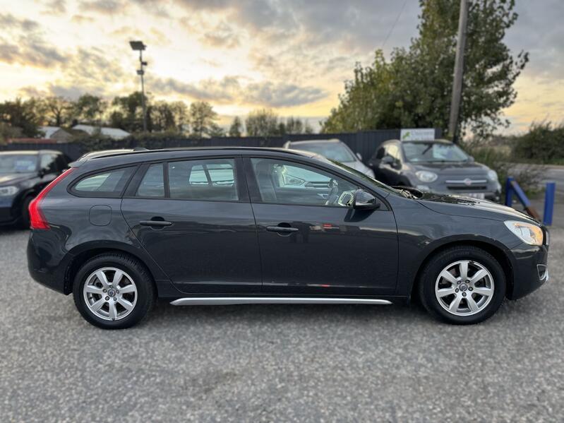 View VOLVO V60 1.6 D2 ES Nav