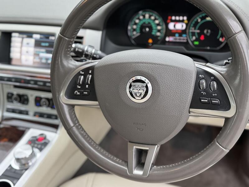 JAGUAR XF