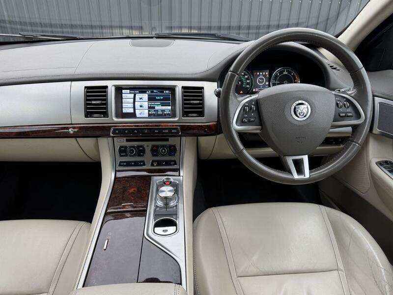 JAGUAR XF
