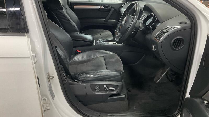View AUDI Q7 3.0 TDI V6 S line