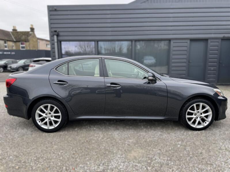 View LEXUS IS 2.2 200d Advance