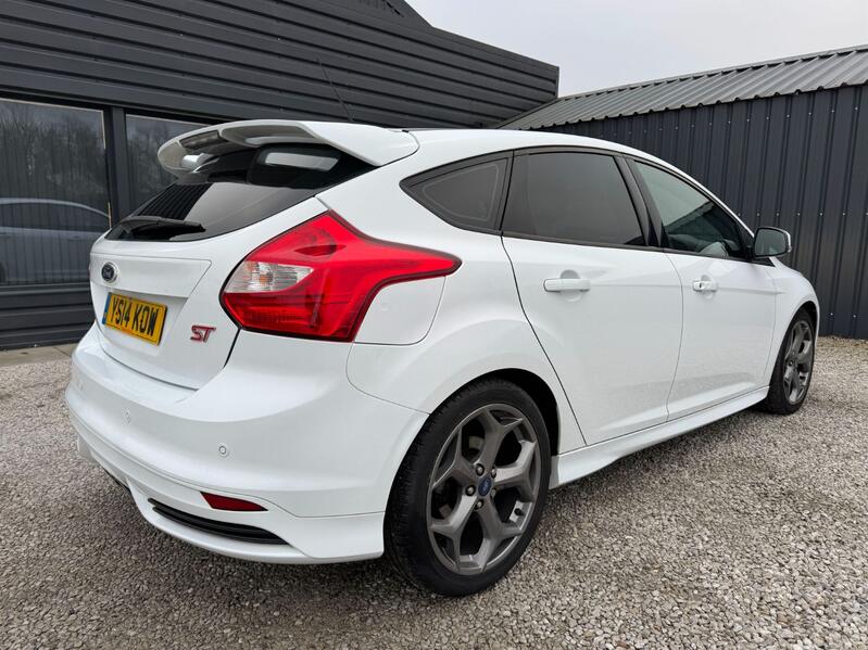 View FORD FOCUS 2.0 T EcoBoost ST-3