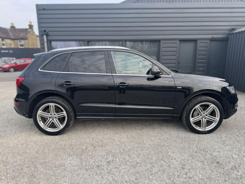 View AUDI Q5 2.0 TDI S line Plus