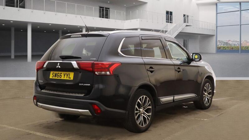 View MITSUBISHI OUTLANDER 2.2 DI-D GX4