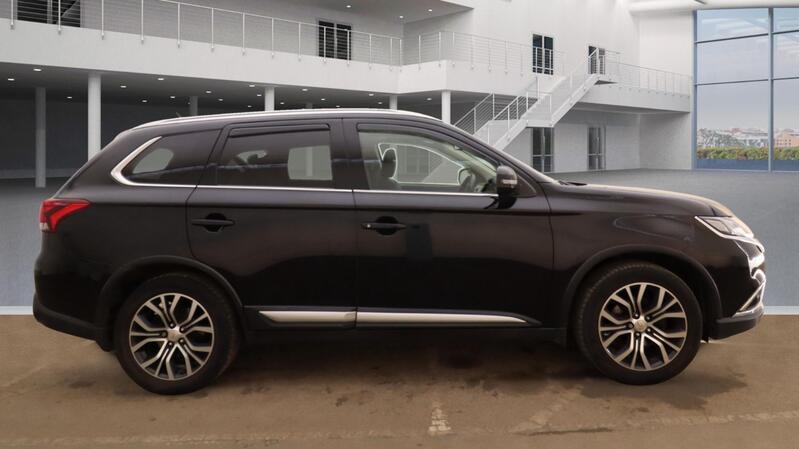 View MITSUBISHI OUTLANDER 2.2 DI-D GX4