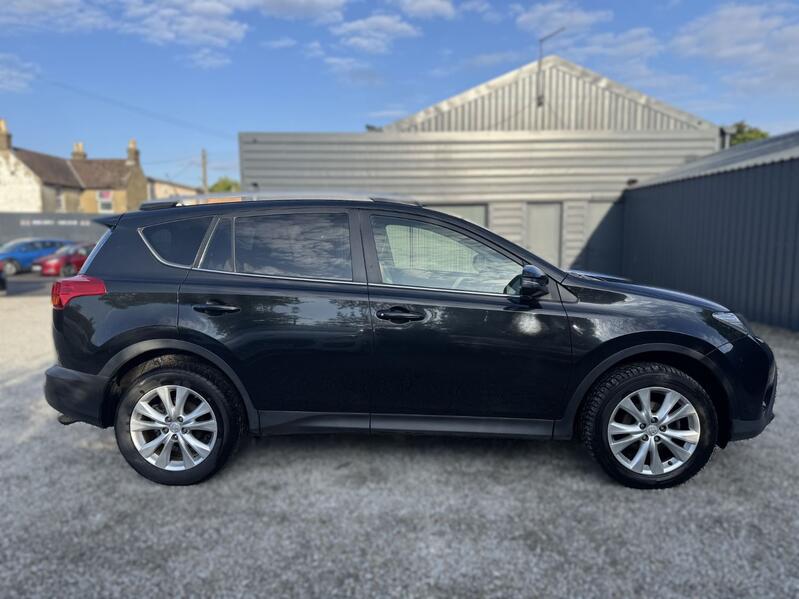 View TOYOTA RAV4 2.0 D-4D Invincible