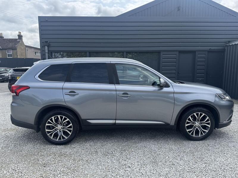 View MITSUBISHI OUTLANDER 2.2 DI-D GX4