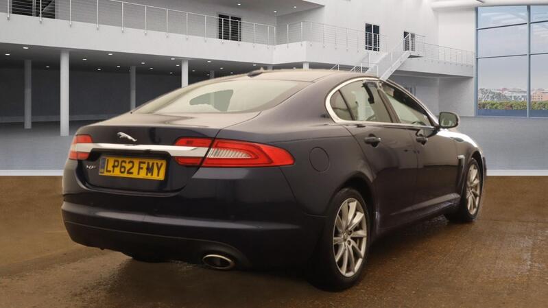 View JAGUAR XF 2.2 d Premium Luxury