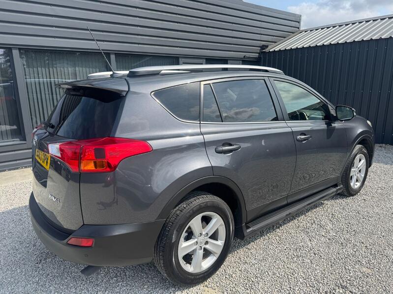 View TOYOTA RAV4 2.0 D-4D Invincible