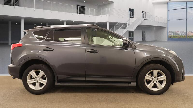 View TOYOTA RAV4 2.0 D-4D Invincible