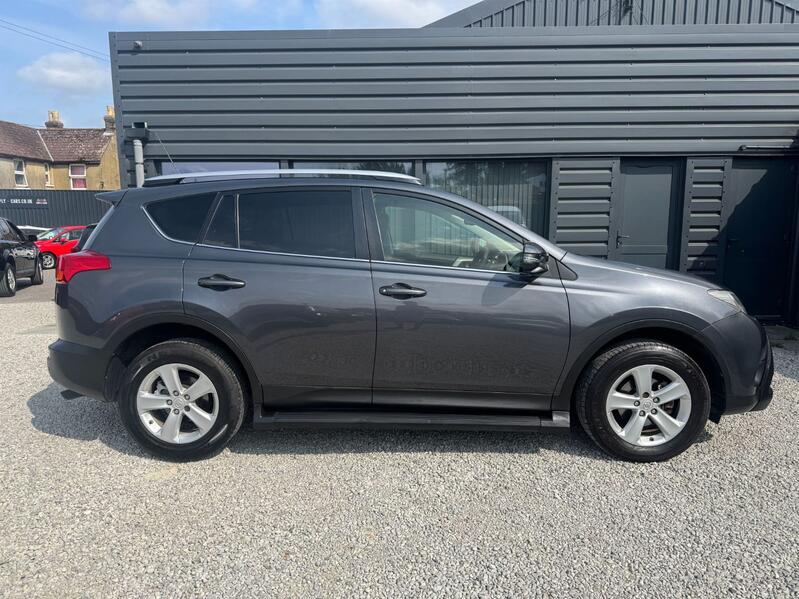 View TOYOTA RAV4 2.0 D-4D Invincible