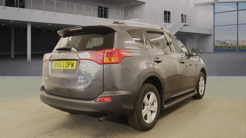 View TOYOTA RAV4 2.0 D-4D Invincible