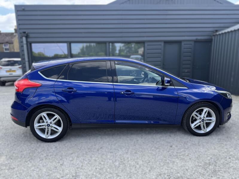 View FORD FOCUS 1.5 TDCi Zetec