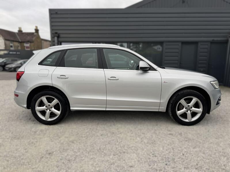 View AUDI Q5 2.0 TDI S line