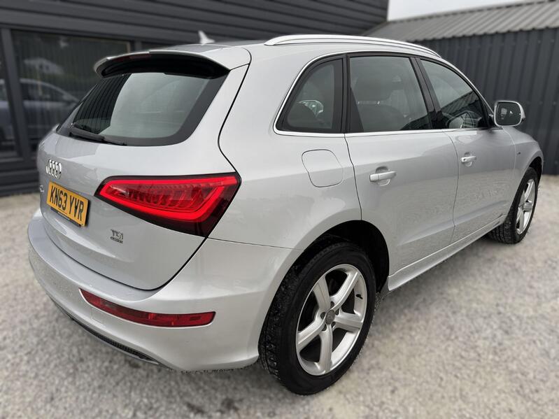 View AUDI Q5 2.0 TDI S line