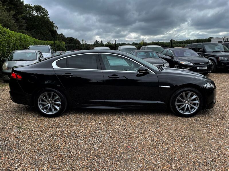 View JAGUAR XF D SPORT