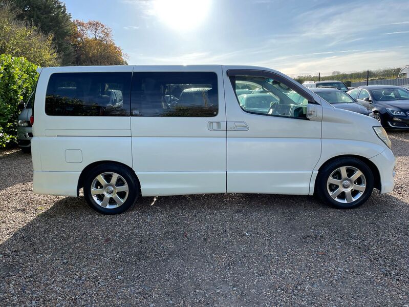 View NISSAN ELGRAND HIGHWAY STAR 2.5 AUTOMATIC 8 SEATER