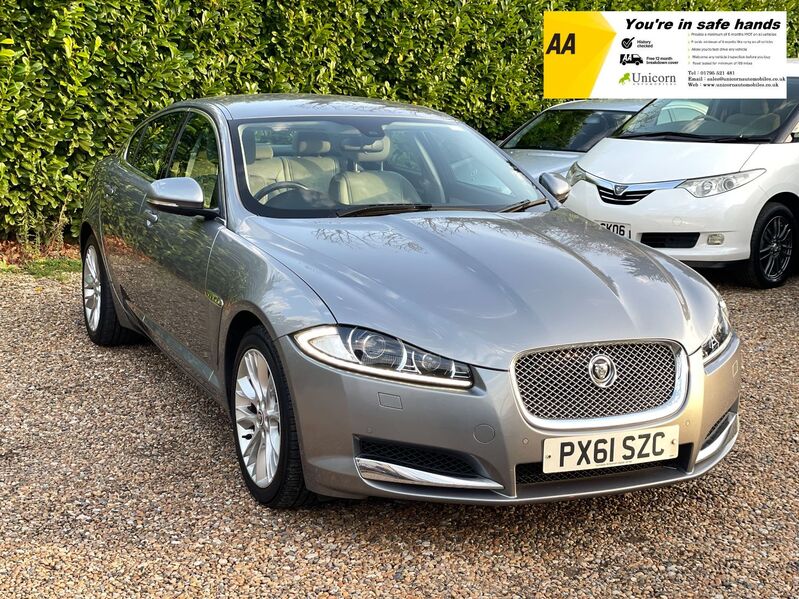 View JAGUAR XF D LUXURY