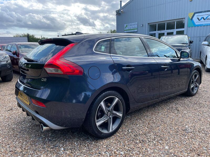 View VOLVO V40 1.6 D2 R-Design Lux Euro 5 (s/s) 5dr